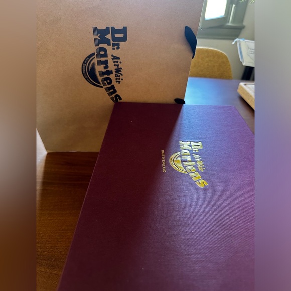 1460 VINTAGE MADE IN ENGLAND LACE UP BOOTS, with box. new, worn once. - Picture 8 of 8